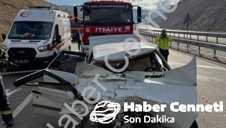 Denizli’de Kamyona Ok Gibi Saplanan Otomobilden Acı Haber: 1 Ölü