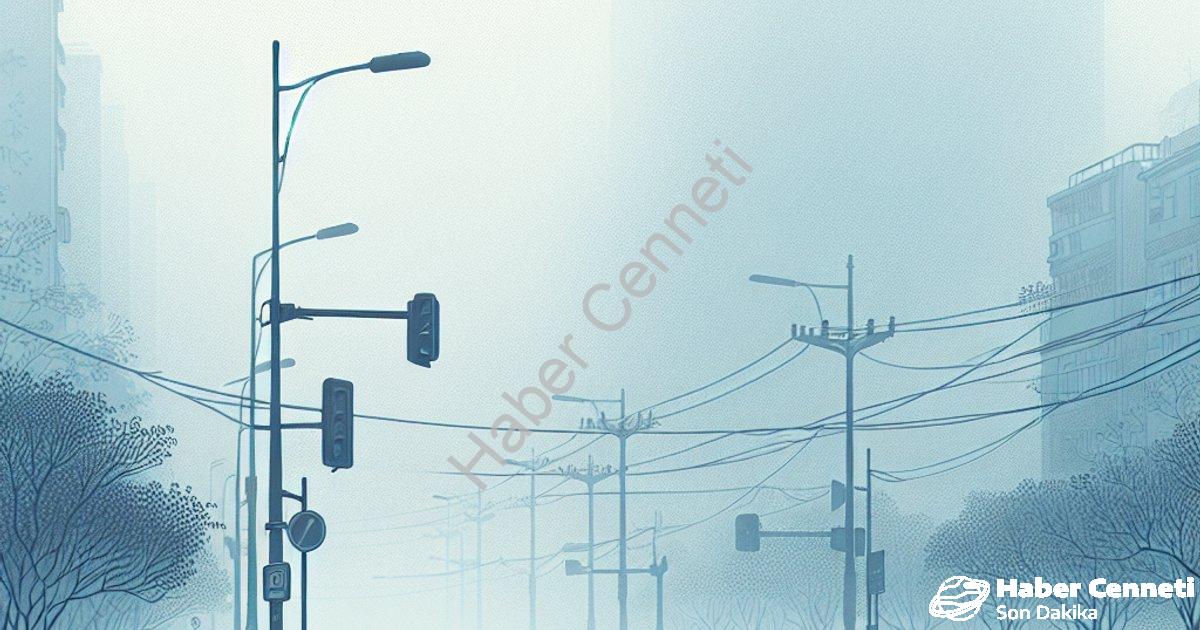 "Denizli'de Sis Kabusu: Görüş Mesafesi 10 Metreye Kadar Düştü" başlıklı haber için fotorealistik, pr