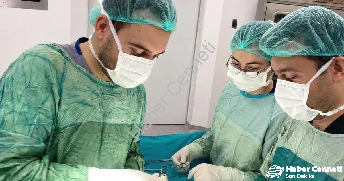 "Şuhut Devlet Hastanesi'nde Cerrahi Başarı: Yama Yöntemiyle Fıtık Ameliyatı" başlıklı haber için fot